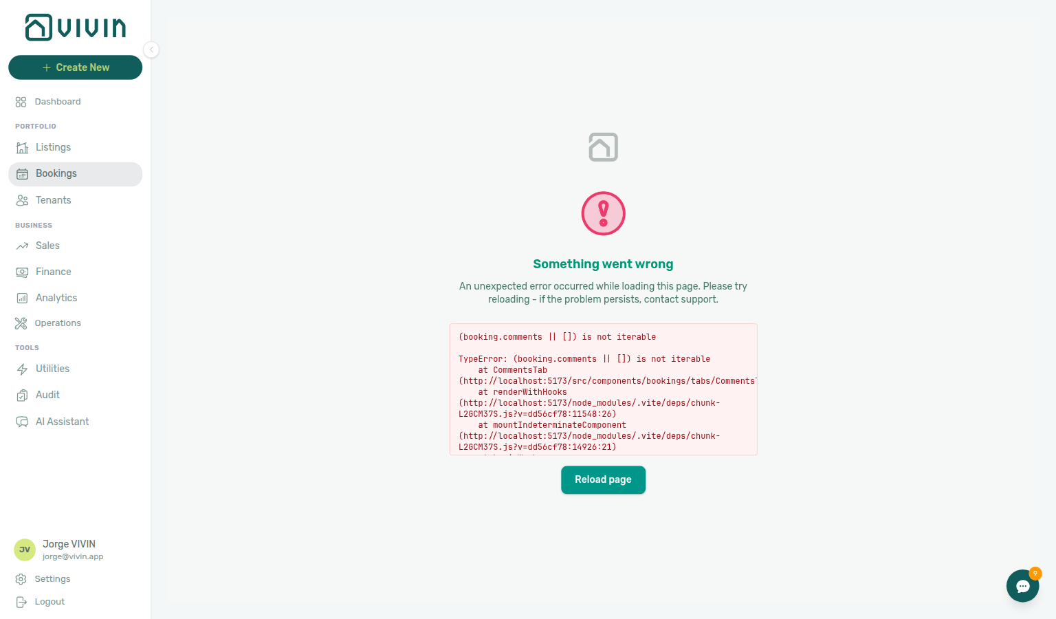 Booking detail — Internal Notes tab with team thread, day separator, and message composer